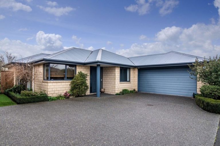 Photo of property in 2 Village Lane, Halswell, Christchurch, 8025