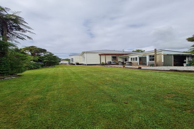 Photo of property in 110 Peel Street, Westport, 7825