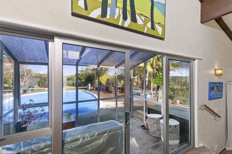 Photo of property in 100 Schnapper Rock Road, Schnapper Rock, Auckland, 0632