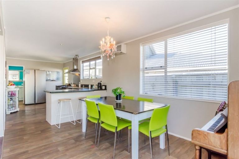 Photo of property in 15 Bahama Crescent, Paraparaumu Beach, Paraparaumu, 5032