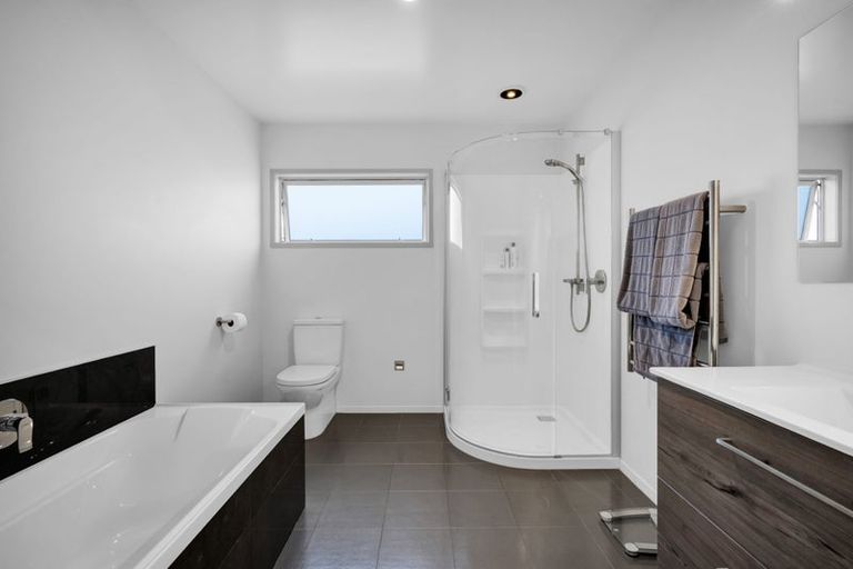 Photo of property in 5d Vardon Way, Waiwhakaiho, New Plymouth, 4312