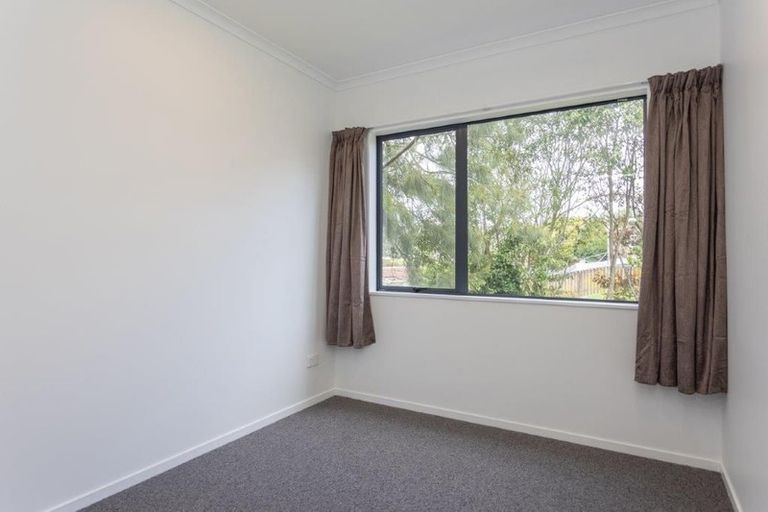 Photo of property in 70 Solar Road, Glen Eden, Auckland, 0602