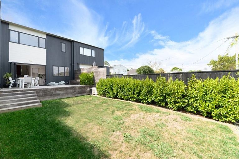 Photo of property in 19d Tawa Road, Te Atatu Peninsula, Auckland, 0610