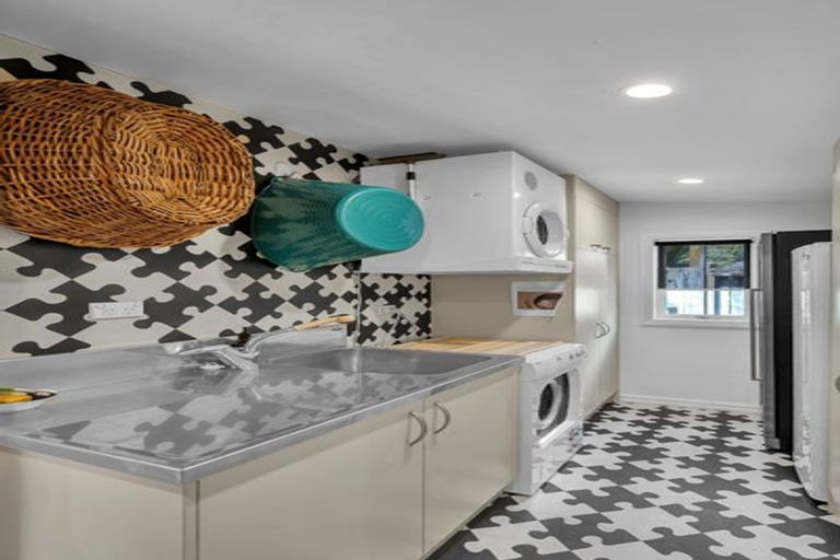 Photo of property in 3 Lake Road, Devonport, Auckland, 0624