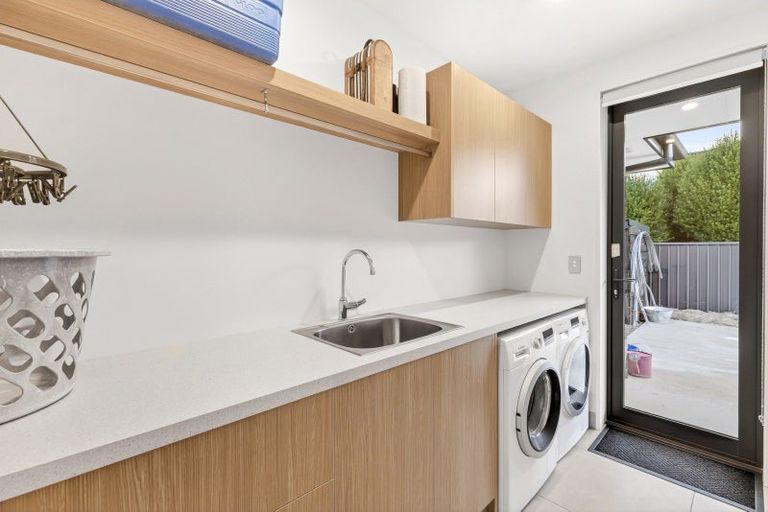 Photo of property in 12 Sapphire Spring Rise, Wanaka, 9305