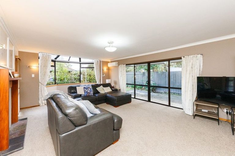 Photo of property in 4 Dresdan Court, Hokowhitu, Palmerston North, 4410