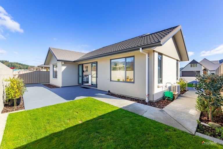 Photo of property in 5 Vernon Grove, Brown Owl, Upper Hutt, 5018