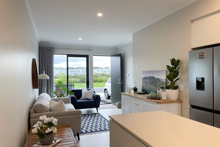 Photo of property in 41 Koura Drive, Red Beach, 0932