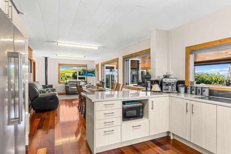 Photo of property in 8 Signal Station Road, Pouto, 0391