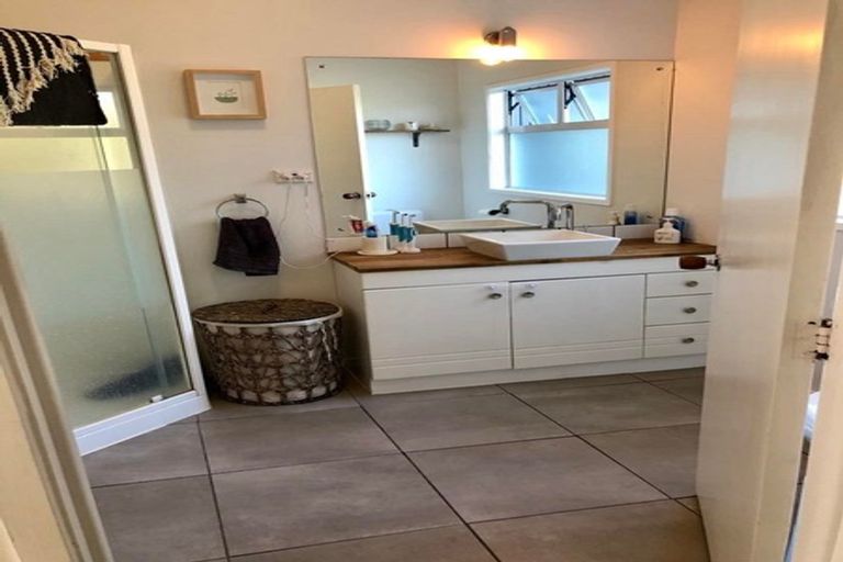 Photo of property in 15 Eskdale Road, Birkdale, Auckland, 0626