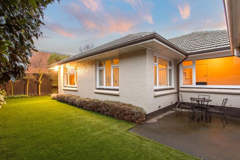 Photo of property in 33 Office Road, Merivale, Christchurch, 8014