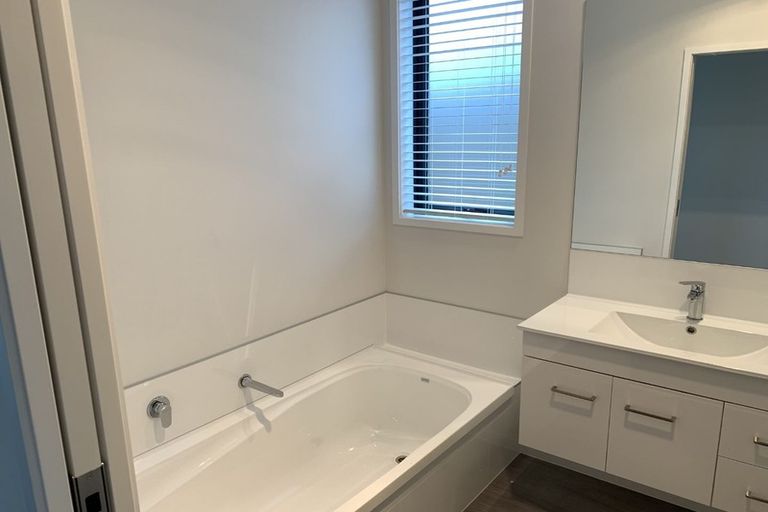 Photo of property in 97a Awataha Crescent, Pyes Pa, Tauranga, 3110