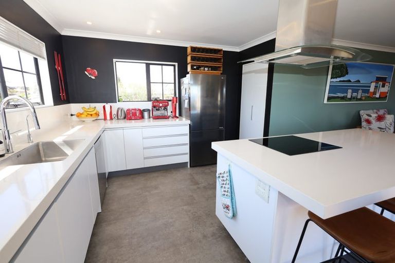 Photo of property in 10 Kiriwai Place, Matua, Tauranga, 3110