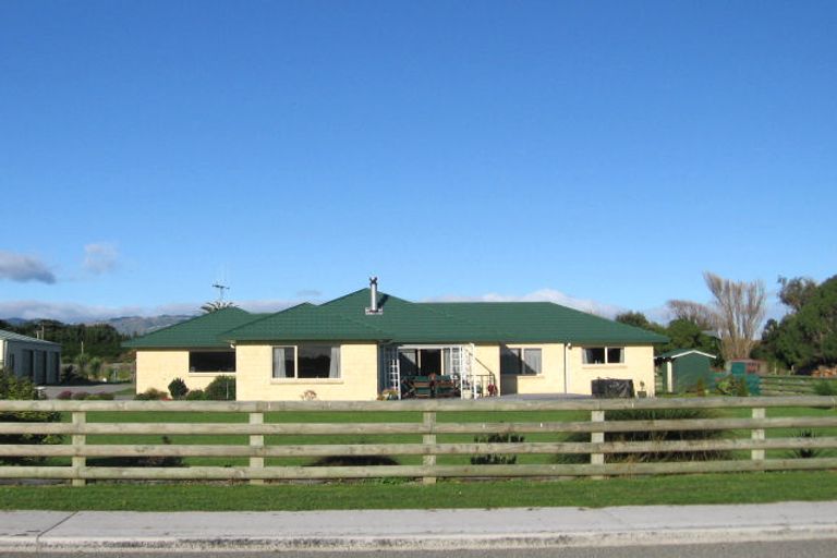 Photo of property in 127 Rangiuru Road, Otaki Beach, Otaki, 5512