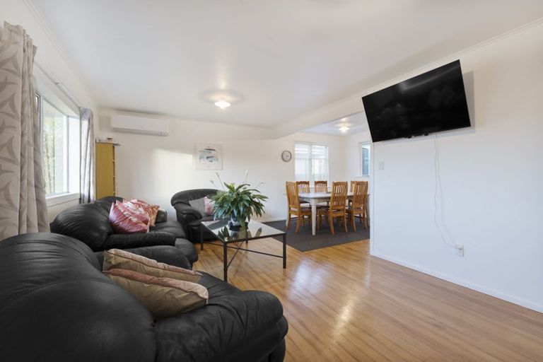 Photo of property in 21 Arlette Place, Massey, Auckland, 0614