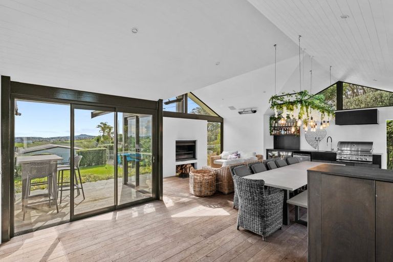Photo of property in 86 Whites Road, Whitford, Howick, 2571