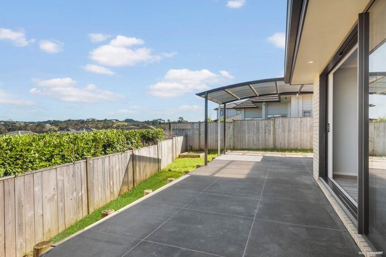 Photo of property in 16 Arbors Track, Silverdale, 0932