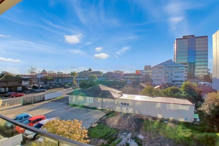 Photo of property in Frank Sargeson Apts, 205/80 Anzac Street, Takapuna, Auckland, 0622