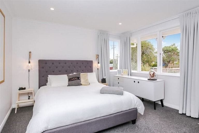 Photo of property in 43 Coniston Avenue, Te Atatu South, Auckland, 0610