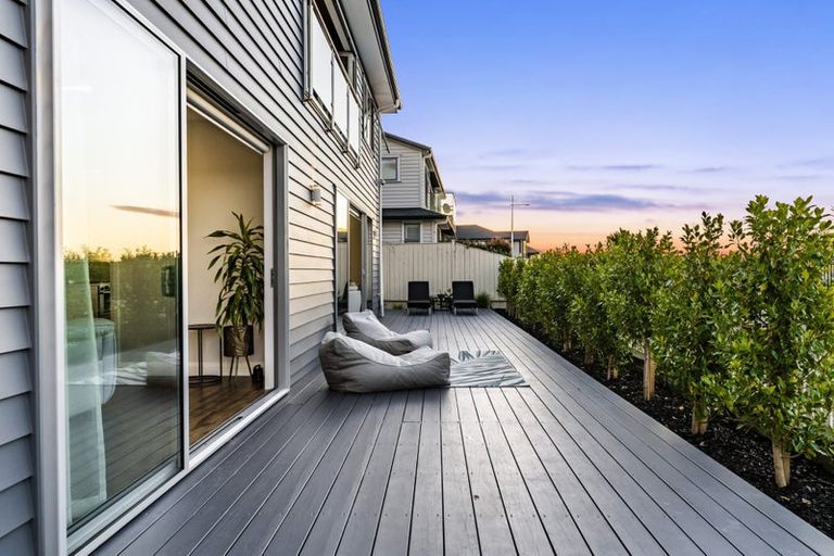 Photo of property in 33 Te Oneroa Way, Long Bay, Auckland, 0630