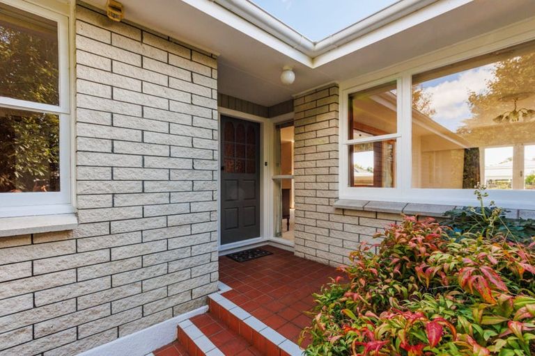 Photo of property in 4 Edwards Place, Terrace End, Palmerston North, 4410