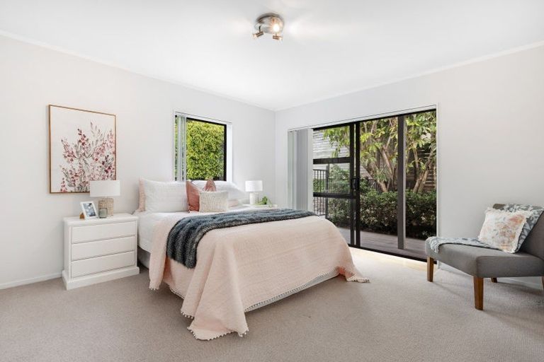 Photo of property in 3 Trident Place, Shelly Park, Auckland, 2014