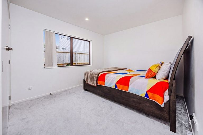 Photo of property in 22a Lincoln Park Avenue, Massey, Auckland, 0614