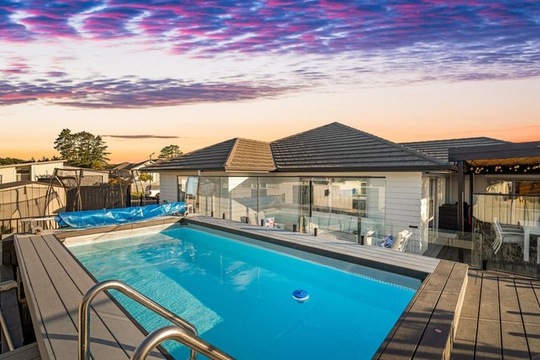 Photo of property in 16 Aporo Drive, Kumeu, 0810