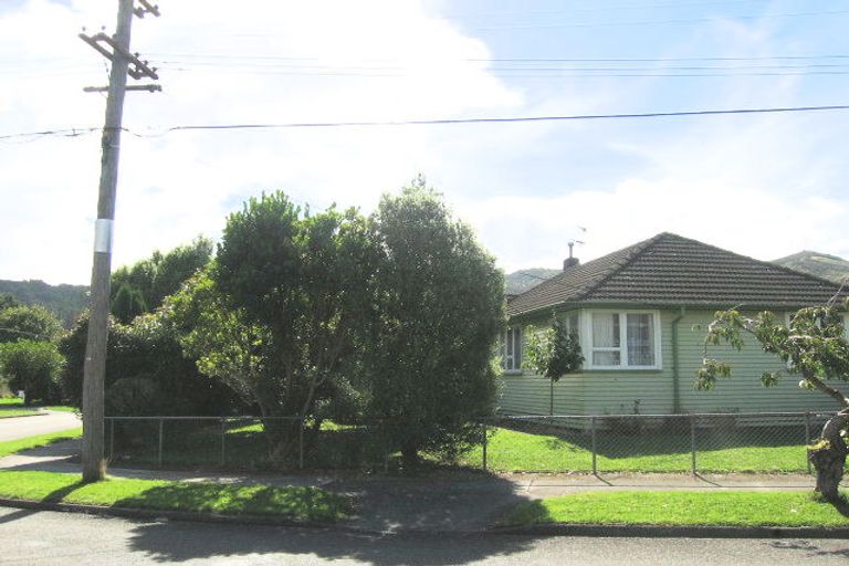 Photo of property in 2 Mary Crescent, Elderslea, Upper Hutt, 5018