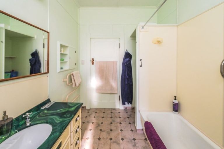 Photo of property in 2 Glasgow Street, Takaro, Palmerston North, 4412