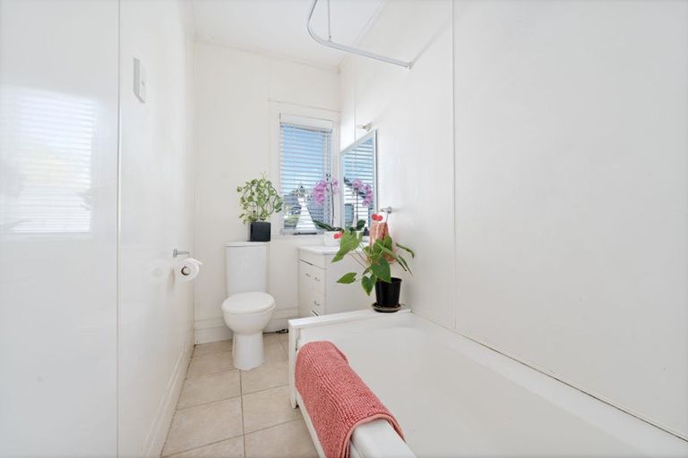 Photo of property in 9 Koromiko Street, New Lynn, Auckland, 0600