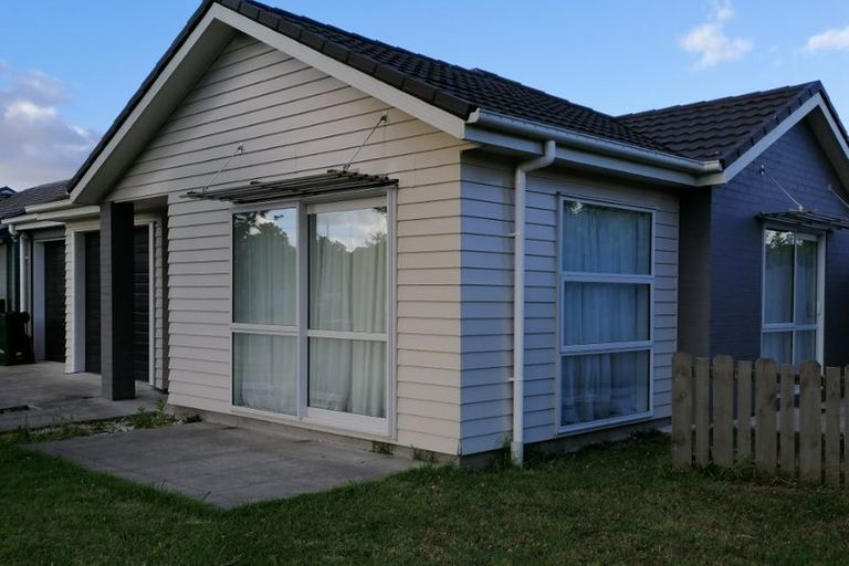Photo of property in 1 Poaka Avenue, Takanini, 2112
