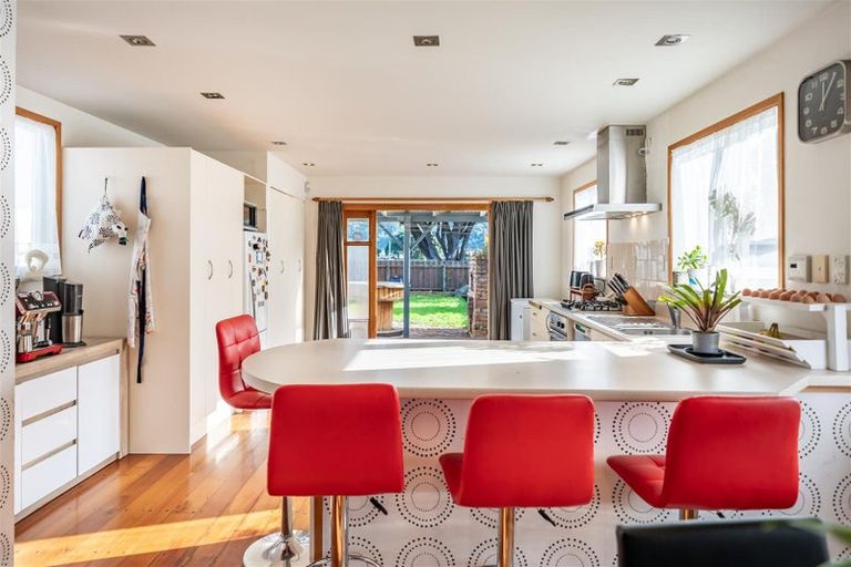 Photo of property in 43 Kensington Avenue, Petone, Lower Hutt, 5012