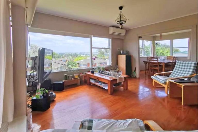 Photo of property in 23 La Trobe Street, Pakuranga Heights, Auckland, 2010