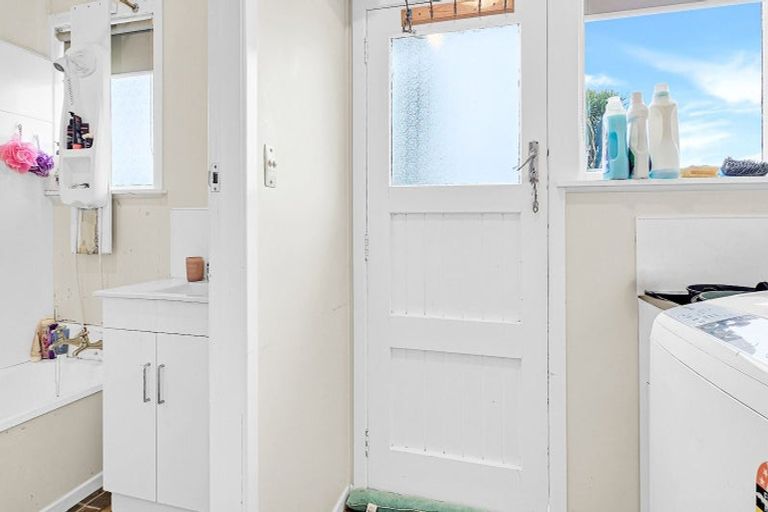 Photo of property in 6 Elliott Crescent, Owhata, Rotorua, 3010