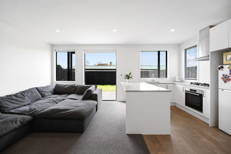 Photo of property in 2/14 Mitcham Avenue, Forest Lake, Hamilton, 3200