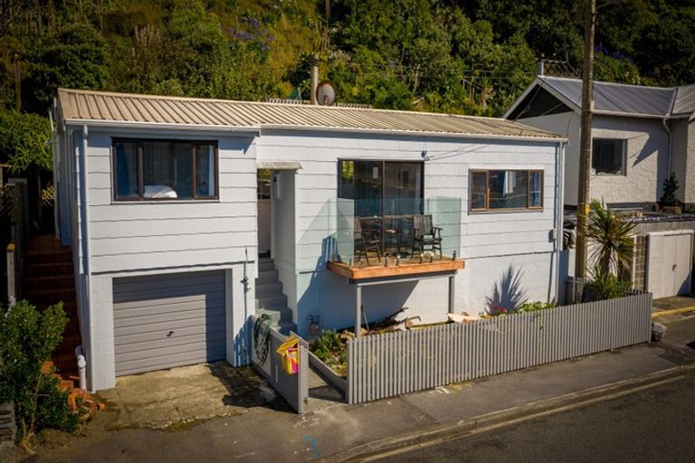 Photo of property in 90 Owhiro Bay Parade, Owhiro Bay, Wellington, 6023