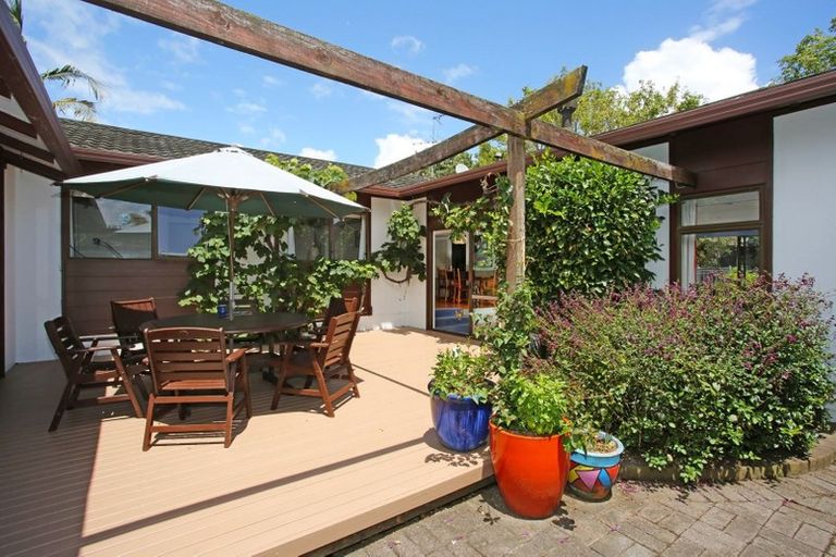 Photo of property in 5 Rushgreen Avenue, Pahurehure, Papakura, 2113