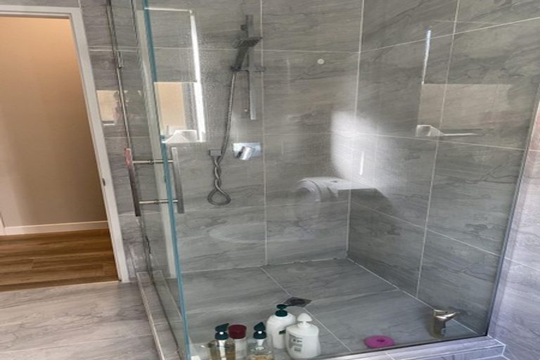 Photo of property in 2 Creggan Crescent, Flat Bush, Auckland, 2019