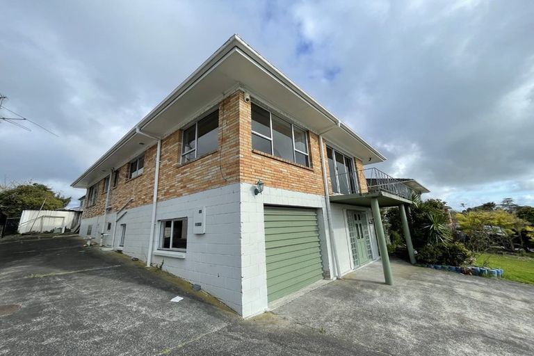 Photo of property in 10 Bodi Place, Te Atatu South, Auckland, 0610