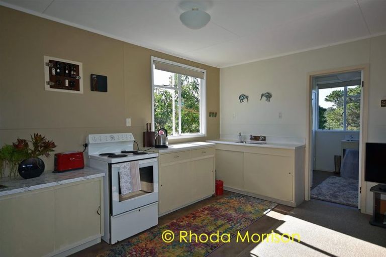 Photo of property in 42 Sandy Beach Road, Tinopai, 0593