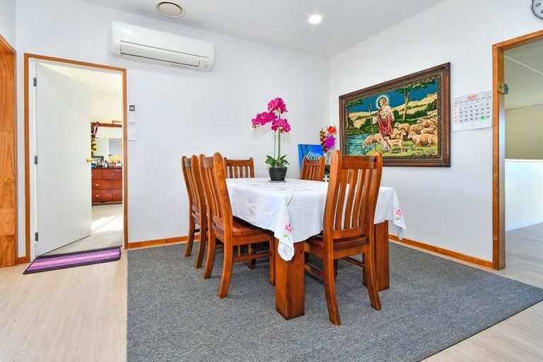 Photo of property in 16 Ranfurly Road, Papatoetoe, Auckland, 2104