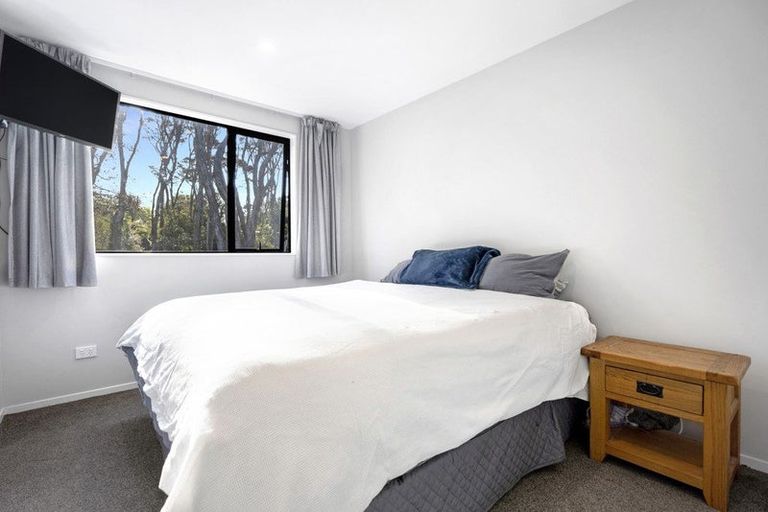 Photo of property in 27 Tokai Place, Glen Eden, 0602