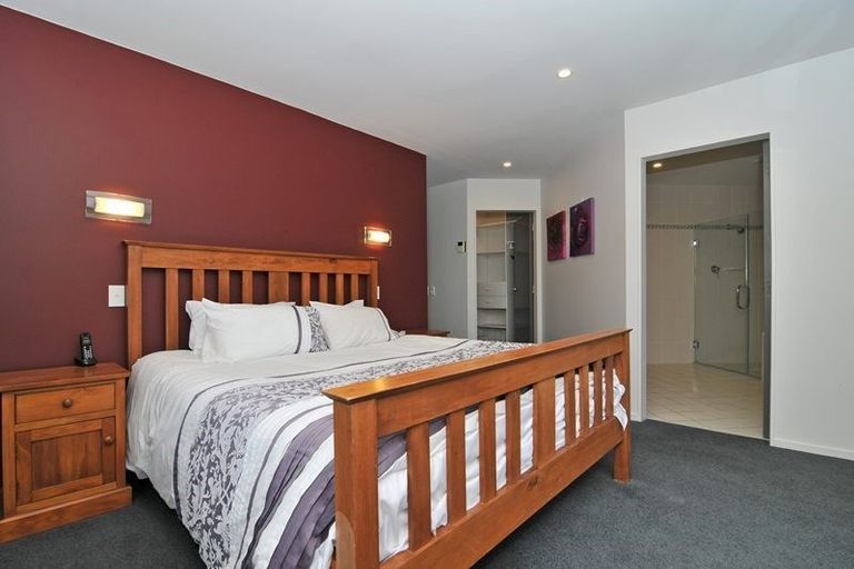 Photo of property in 10 Paratu Way, Strathmore Park, Wellington, 6022