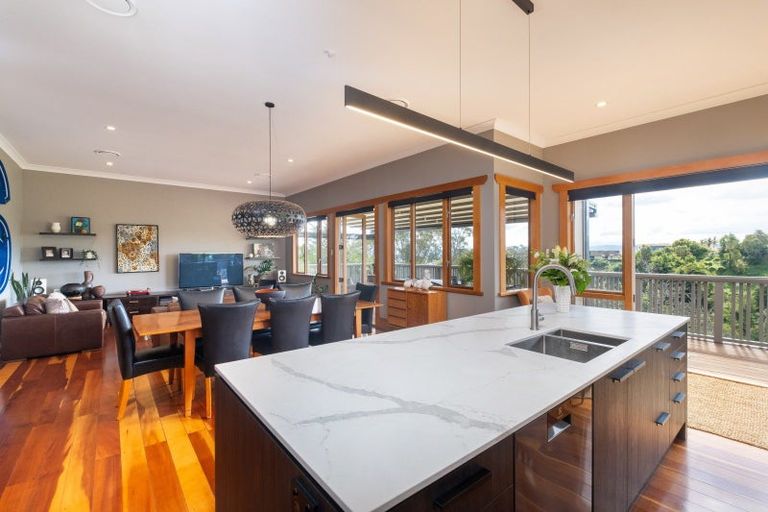 Photo of property in 11 Lawrence Road, Hospital Hill, Napier, 4110