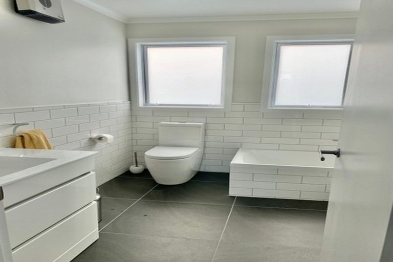 Photo of property in 184 Dowse Drive, Maungaraki, Lower Hutt, 5010