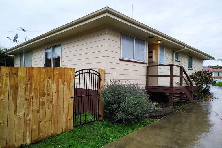 Photo of property in 19 Tomintoul Place, Highland Park, Auckland, 2010