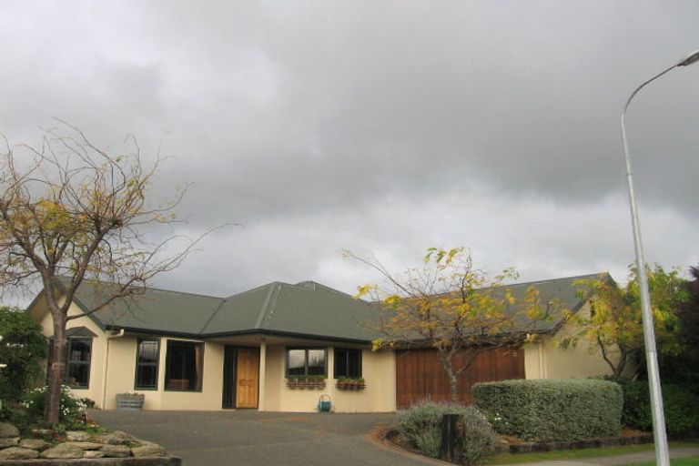 Photo of property in 22 Caroline Crescent, Highbury, Palmerston North, 4412