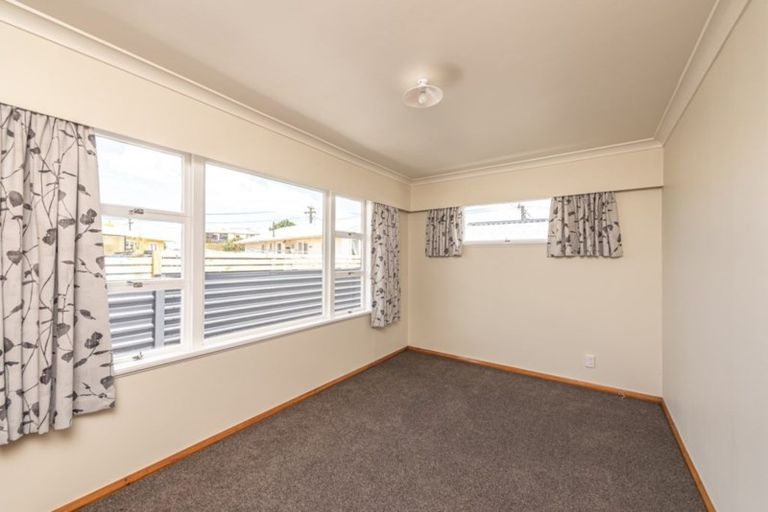 Photo of property in 6 Glenn Street, Castlecliff, Whanganui, 4501