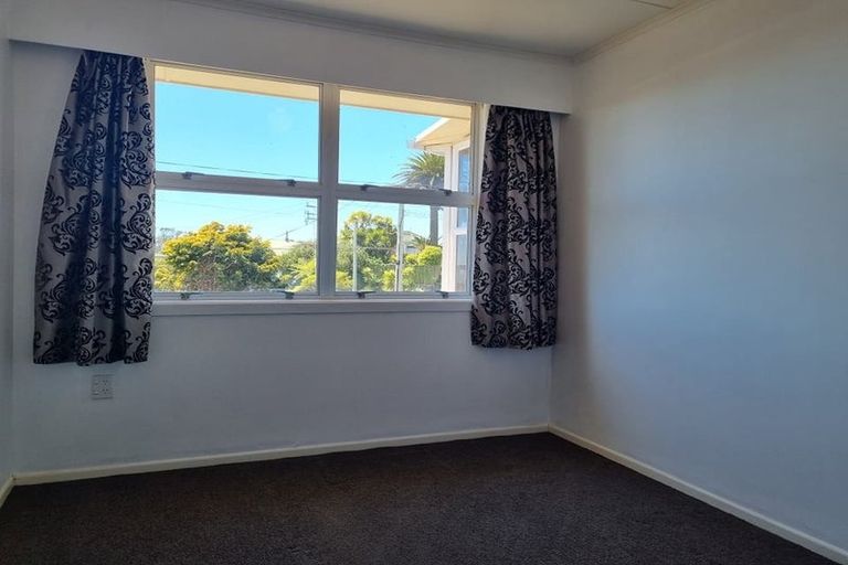 Photo of property in 124 Pioneer Road, Moturoa, New Plymouth, 4310